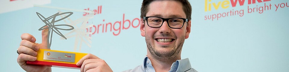 Douglas Martin of MiAlgae has scooped £25,000 (US $33,900) and the prestigious UK ‘Shell LiveWIRE Young Entrepreneur of the Year’ title