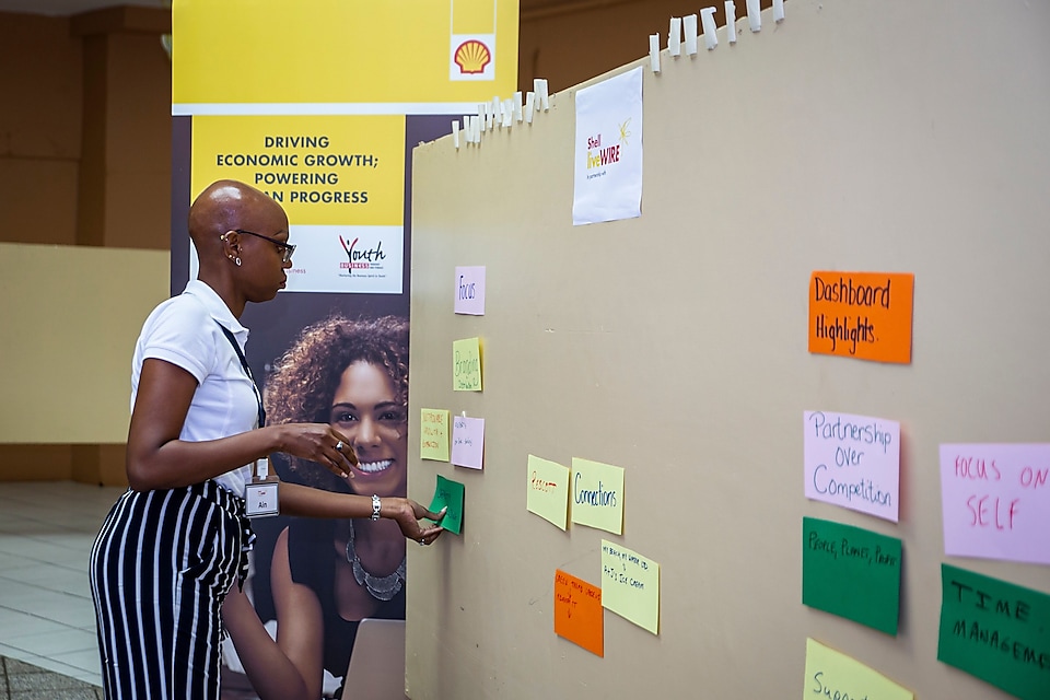 LiveWIRE Entrepreneur participates in brainstorming activity